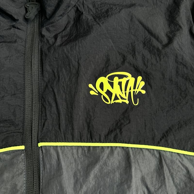Conjunto Synaworld 'Syna Logo' Shell Negro/Gris/Amarillo