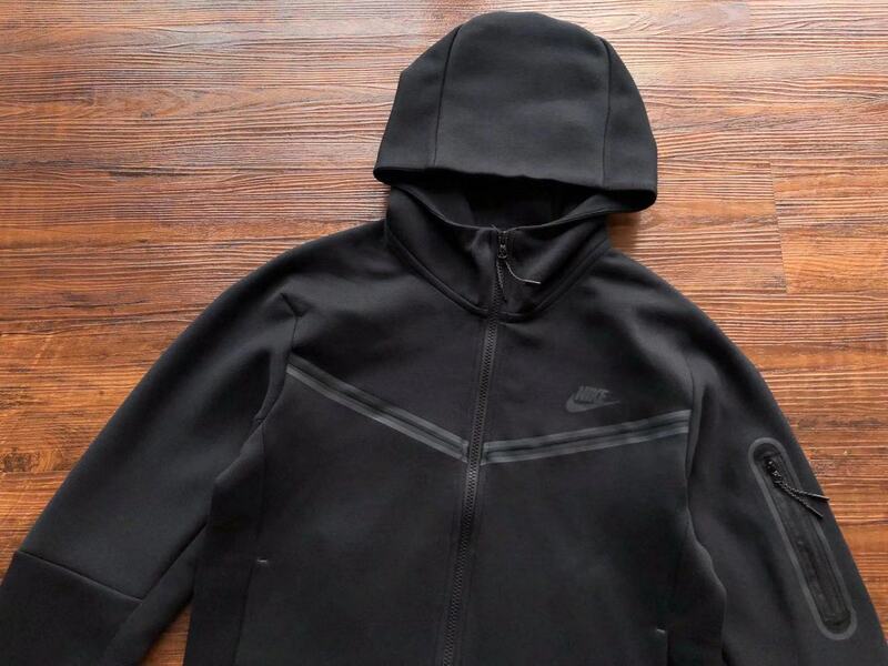 Chamarra Nike Tech Fleece Preta