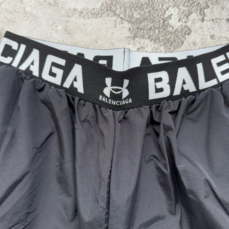 Pantalón Balenciaga x Under Armor Track