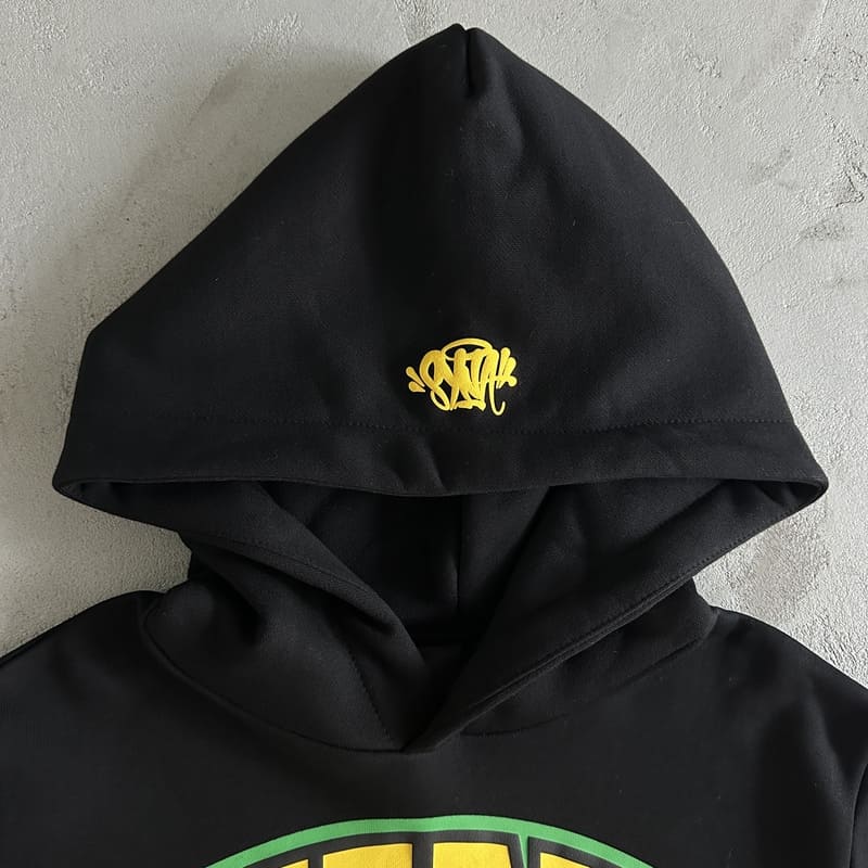 Conjunto Syna World College Logo Negro/Amarillo