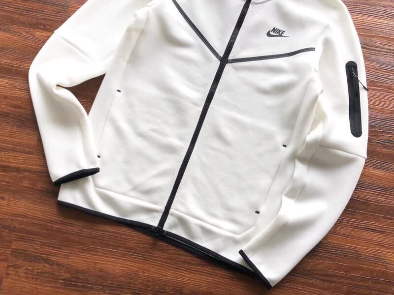 Chamarra Nike Tech Fleece Blanca