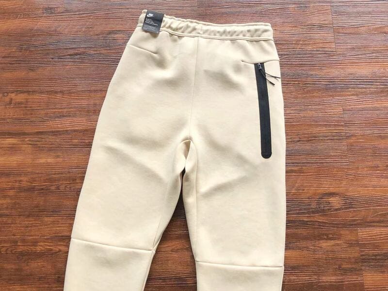 Pantalón Nike Tech Fleece Creme