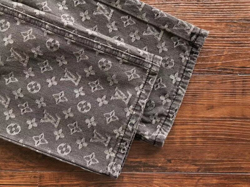 Pantalón Louis Vuitton Distressed Baggy Monogram Jeans