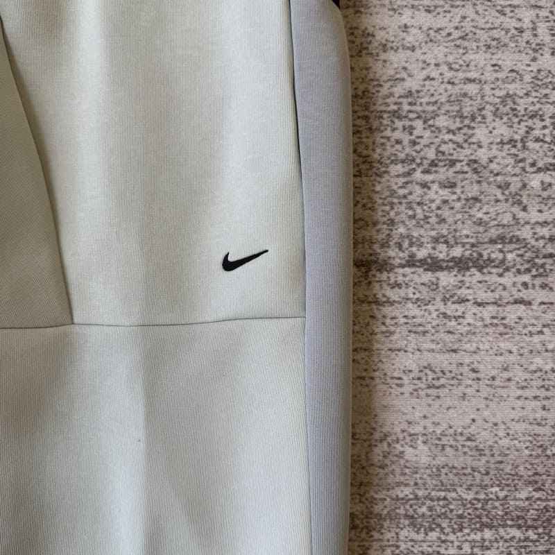 Conjunto Nike Tech Fleece Pro Wear Gris