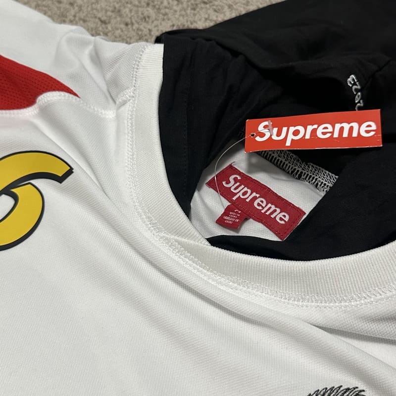 Conjunto Supreme Hooded Soccer Blanco