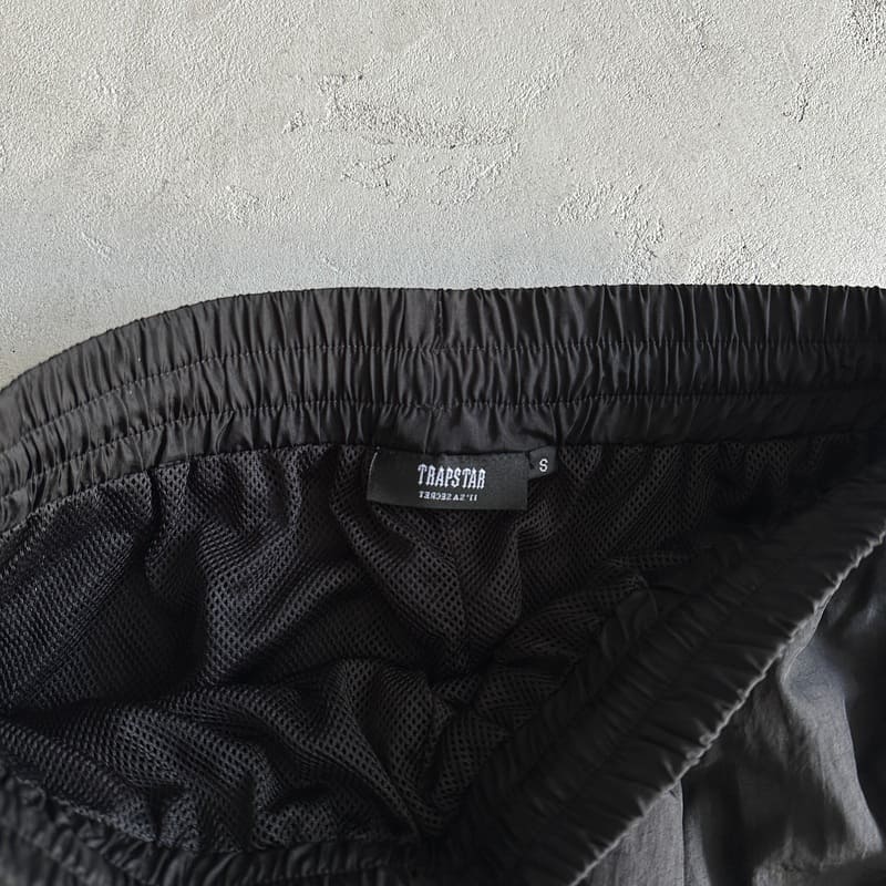 Conjunto Trapstar Irongate Football Tracksuit Negro/Gris