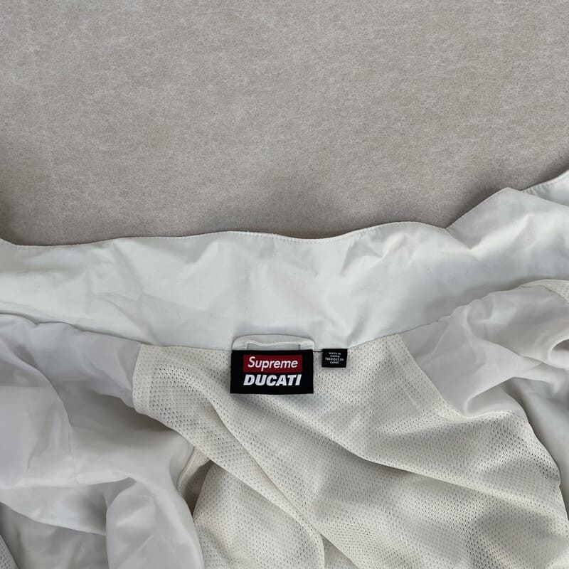 Conjunto Supreme x Ducati Blanco