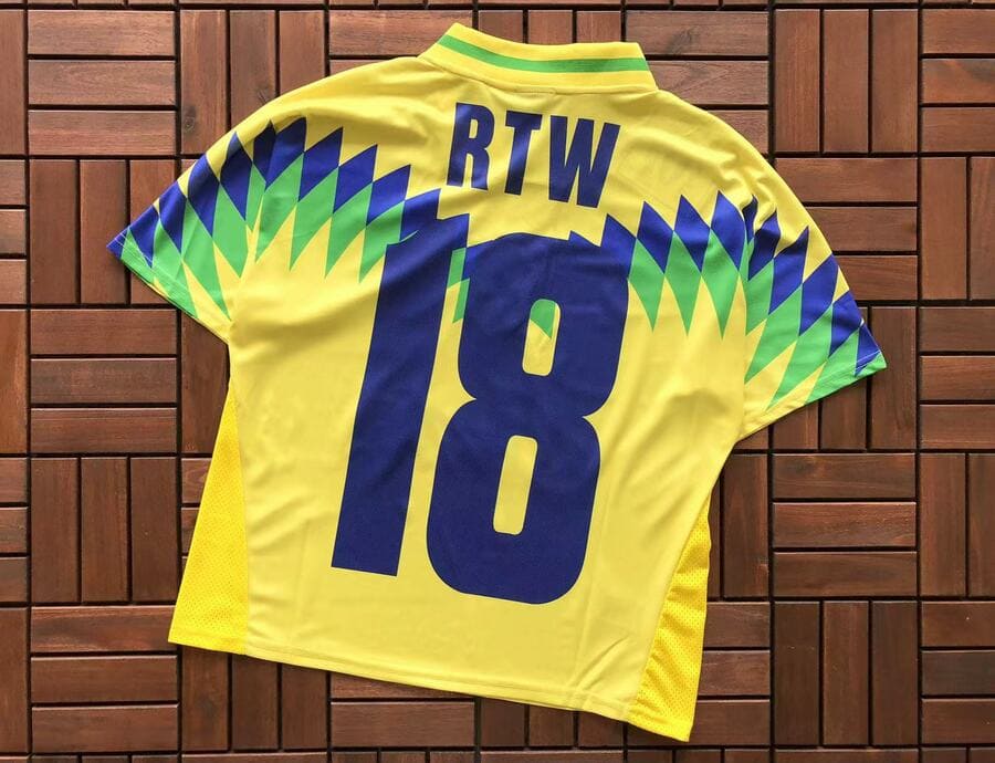 Playera Corteiz Fútbol Brasil Amarilla