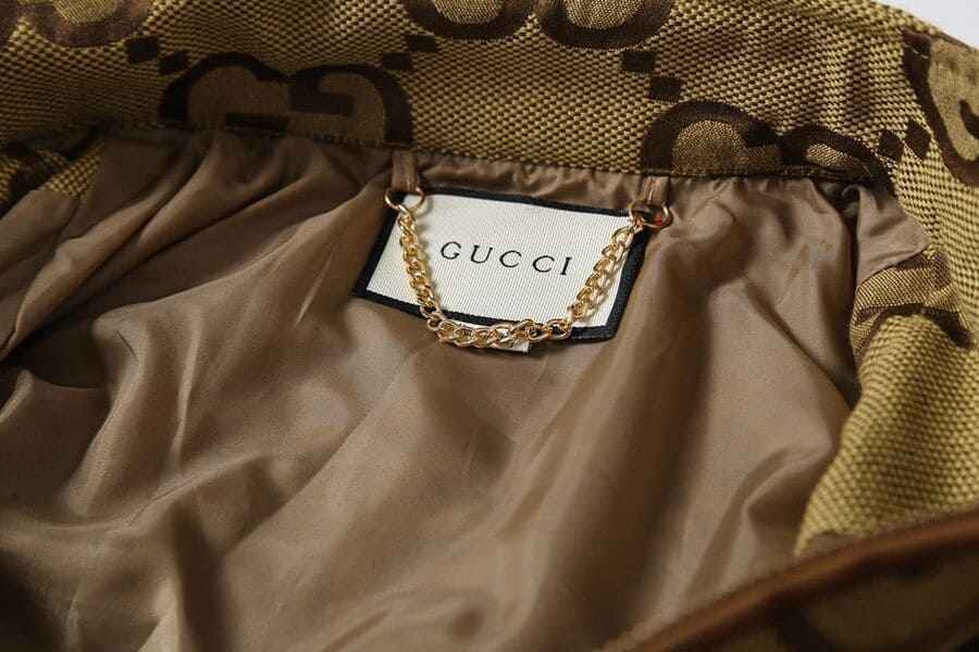 Chamarra Gucci Jumbo GG Canvas Beige