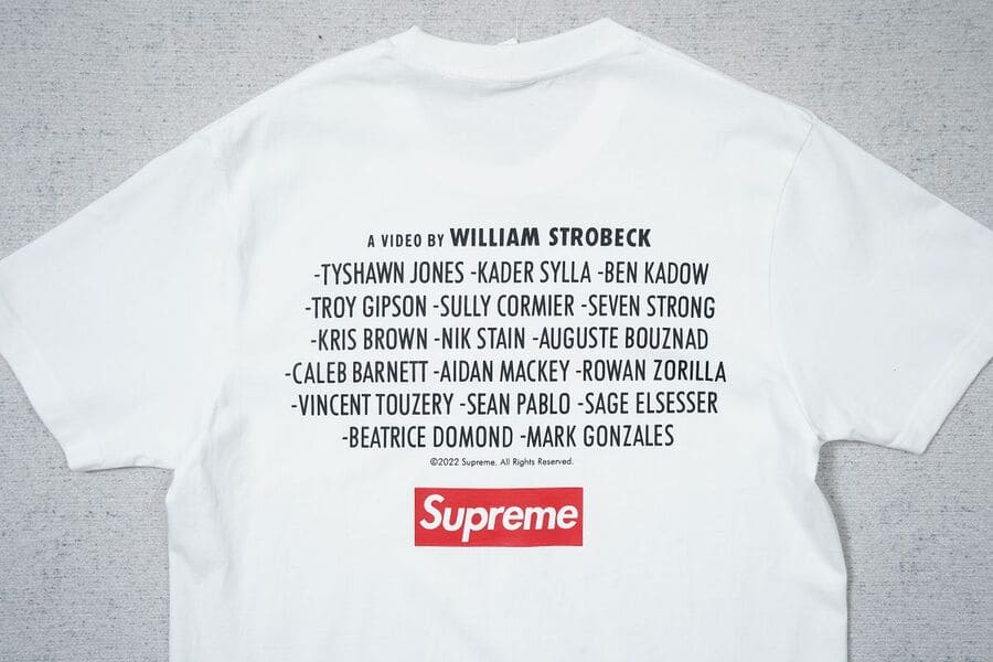 Playera Supreme “Play Dead”
