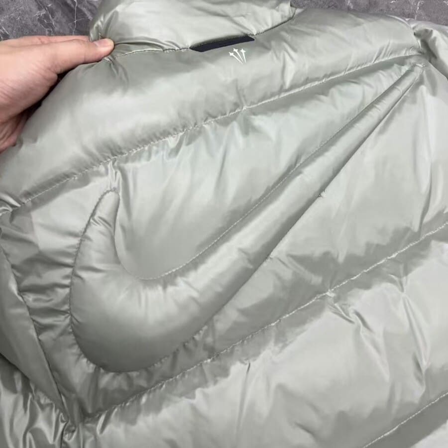 Chamarra Puffer Nike NOCTA Gris