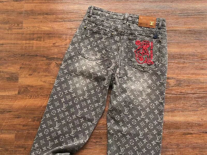 Pantalón Louis Vuitton Distressed Baggy Monogram Jeans