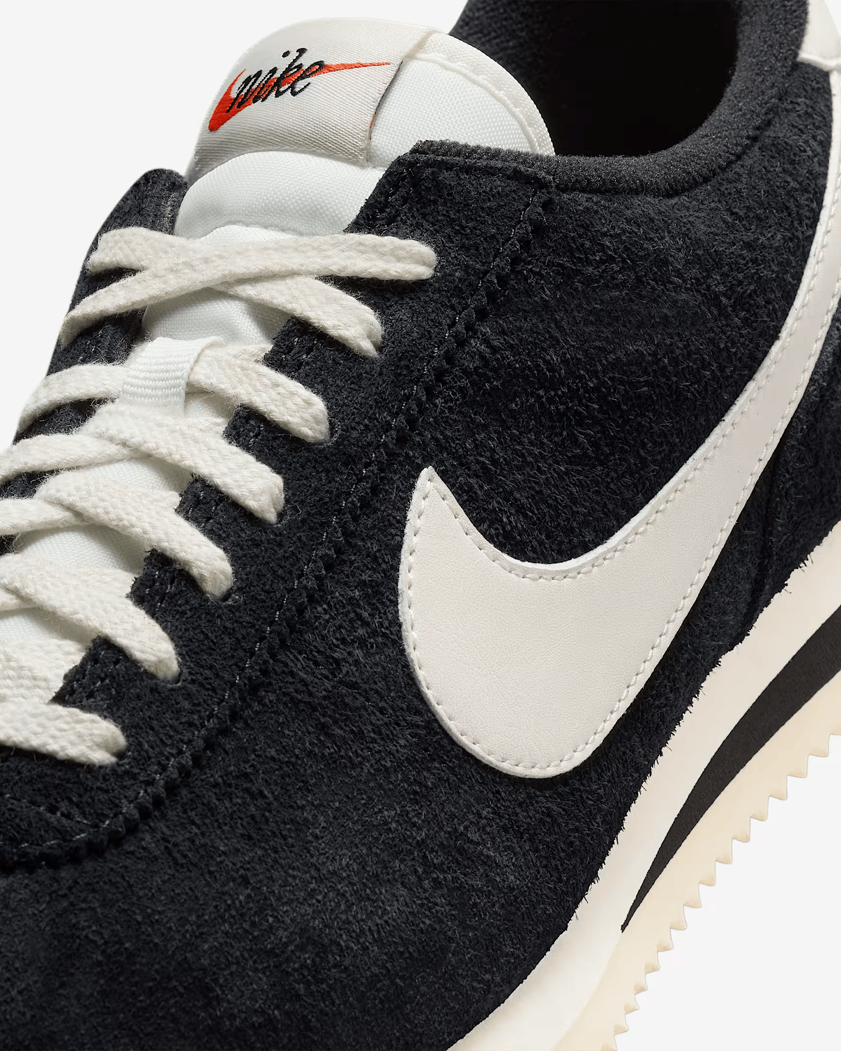 CORTEZ Negro con Vintage Suede–Blanco Clean
