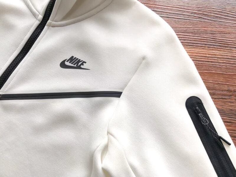 Chamarra Nike Tech Fleece Blanca