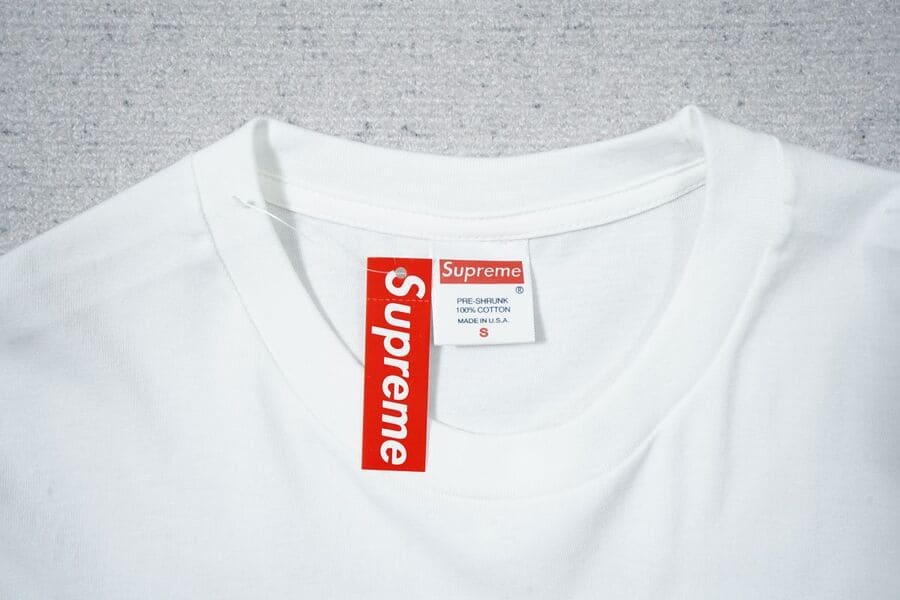 Playera Supreme “Play Dead”
