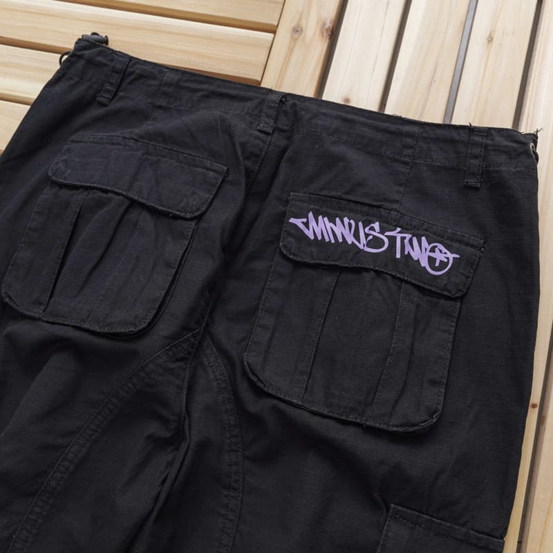 Pantalón Minus Two Cargo Negro/Roxa