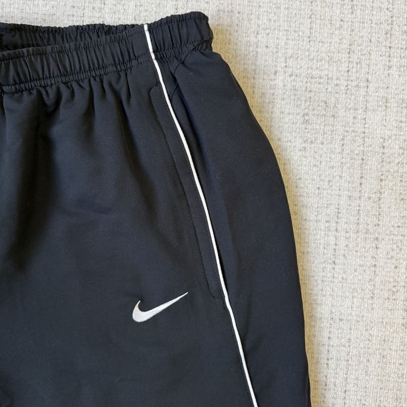Conjunto Supreme x Nike Track Negro