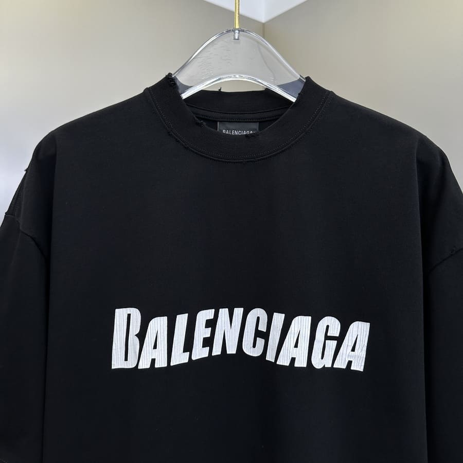Playera Balenciaga Cracked Logo Distressed