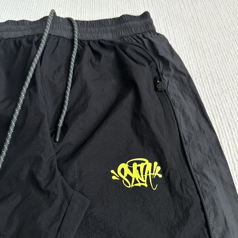 Conjunto Synaworld 'Syna Logo' Shell Negro/Gris/Amarillo