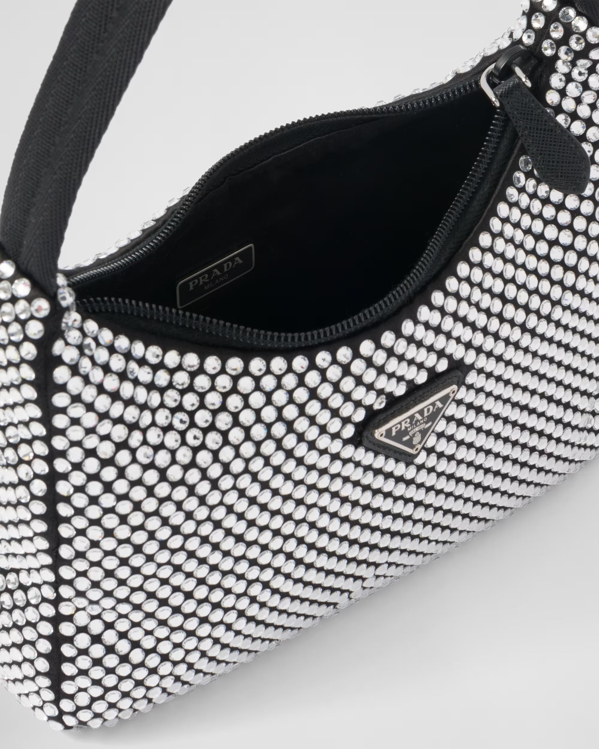 Bolsa en Cetim con Cristais Prada Re-Edition 2000