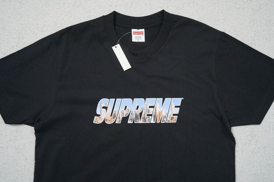 Playera Supreme Gotham Black