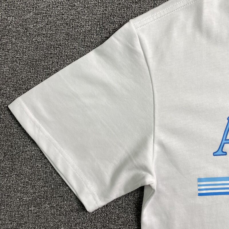 Playera Amiri Bar Logo Blanca/Azul