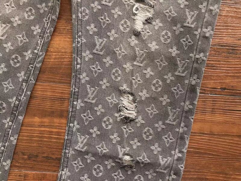 Pantalón Louis Vuitton Distressed Baggy Monogram Jeans