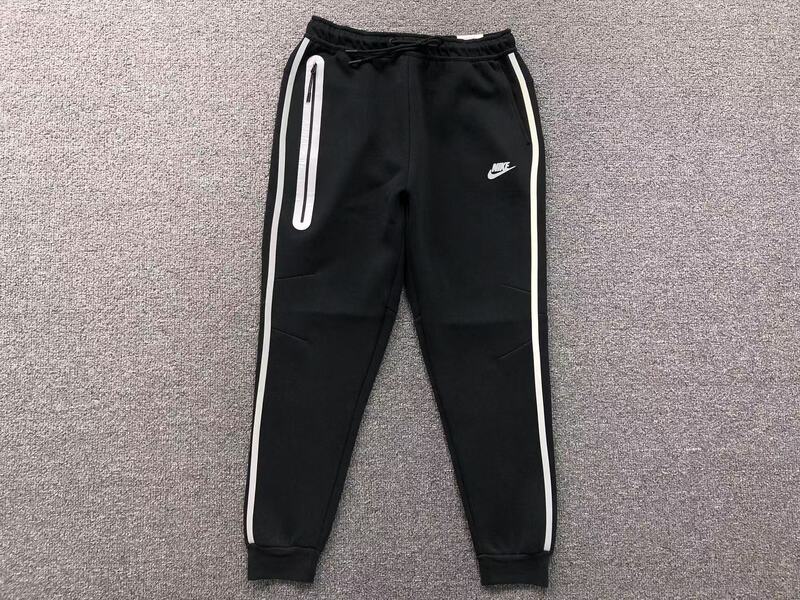 Conjunto Nike Tech Fleece Negro (Reflective)
