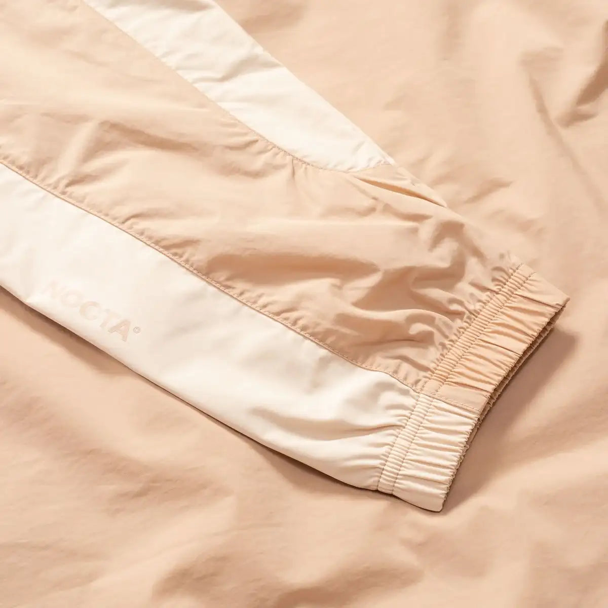 Conjunto Nike x NOCTA Woven Track Beige Areia/Café Claro