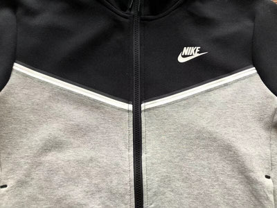 Conjunto Nike Tech Fleece Negro y Gris