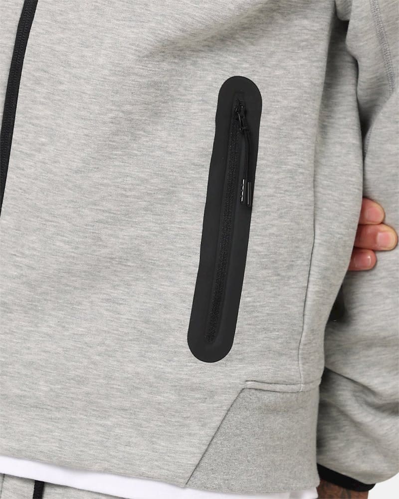 Conjunto Nike Tech Fleece Gris 2023 (New Season)