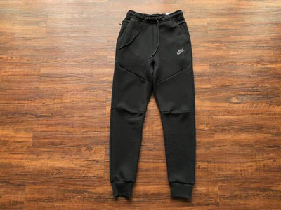Conjunto Nike Tech Fleece Negro