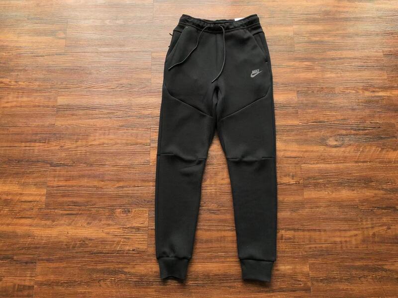 Conjunto Nike Tech Fleece Negro