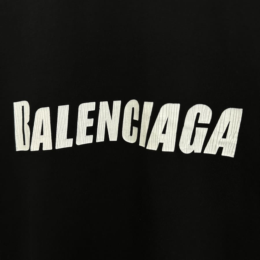 Playera Balenciaga Cracked Logo Distressed