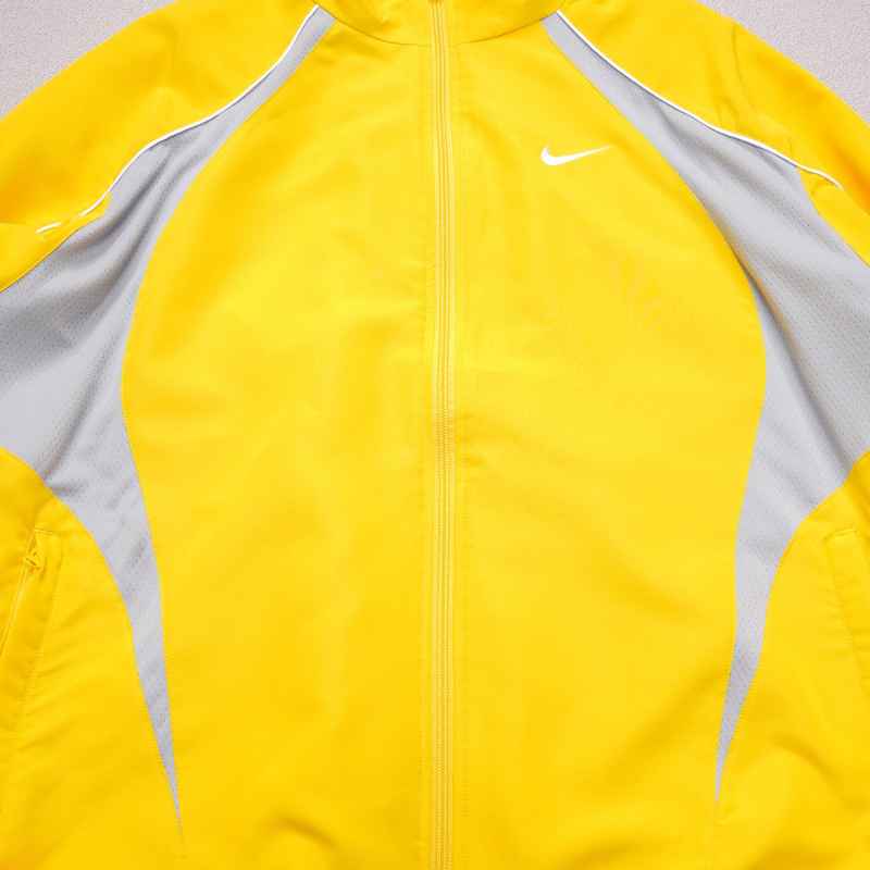Conjunto Supreme x Nike Track Amarillo