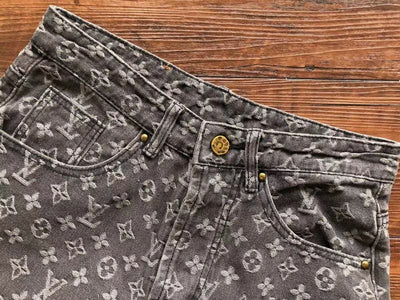 Pantalón Louis Vuitton Distressed Baggy Monogram Jeans
