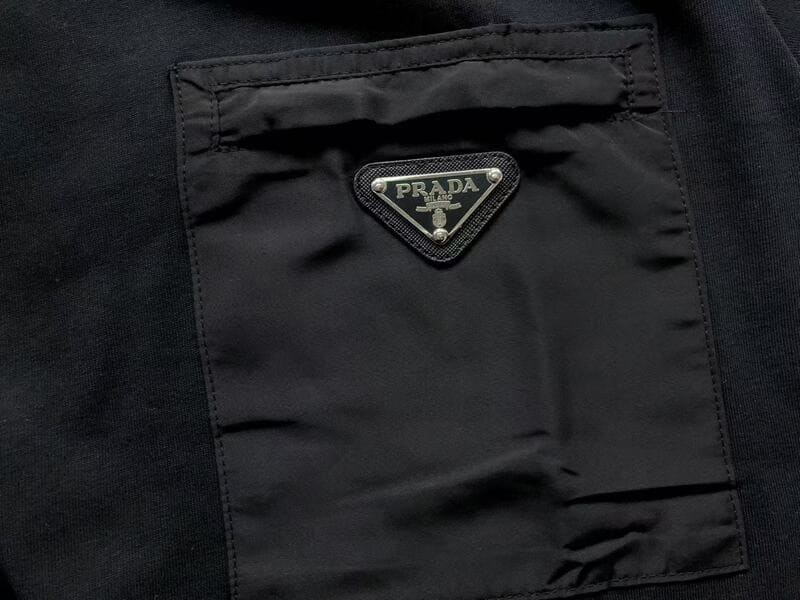Playera Prada Pocket Logo