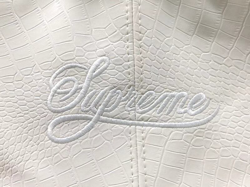 Chamarra Supreme x Nike Varsity Blanca