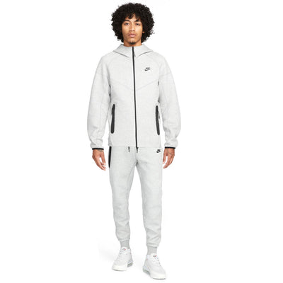 Conjunto Nike Tech Fleece Gris 2023 (New Season)