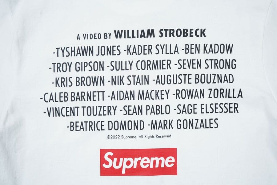 Playera Supreme “Play Dead”