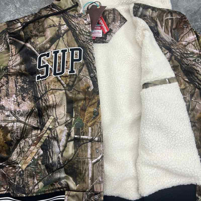 Chamarra Supreme x Mitchell & Ness Varsity Satin AP Camo