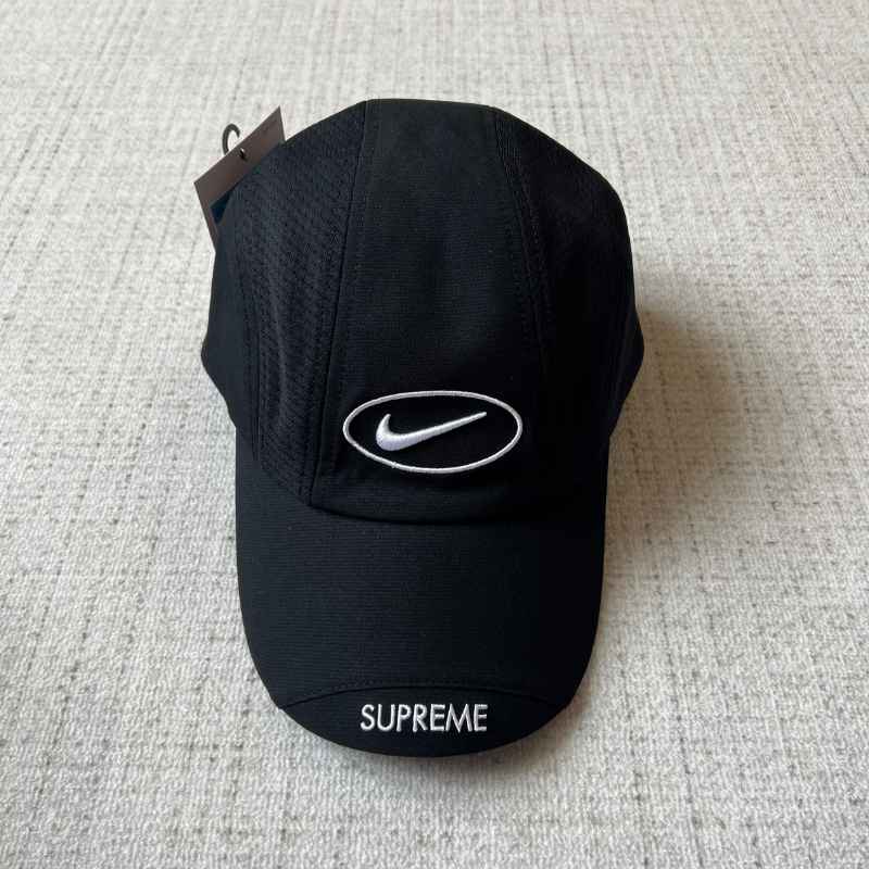 Gorra Supreme x Nike Running Negro