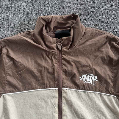Conjunto Synaworld 'Syna Logo' Shell Café/Beige