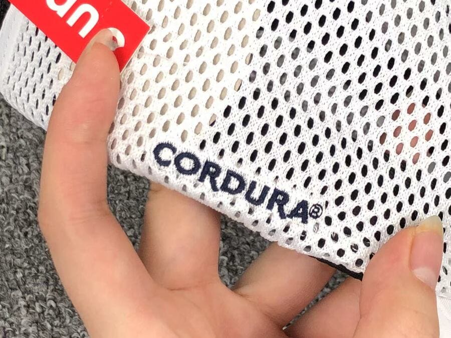Gorra Supreme Mesh Side Panel Camp Blanco