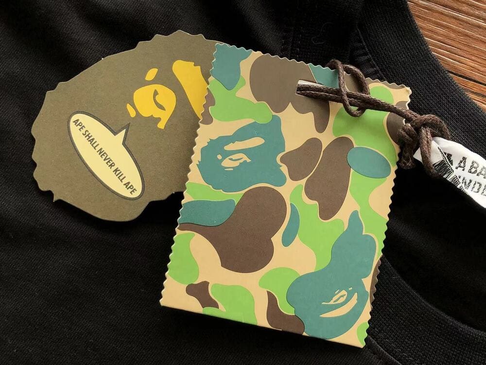 Playera BAPE x Undefeated Ape Head