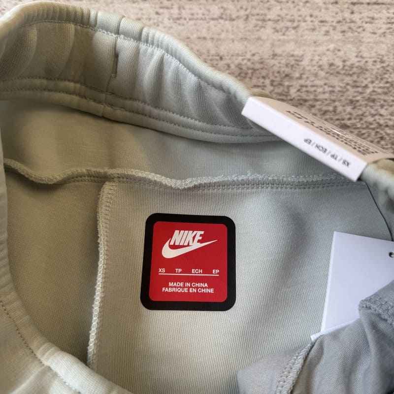 Pantalón Nike Tech Fleece Pro Gris