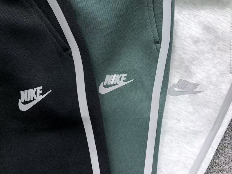 Conjunto Nike Tech Fleece Negro (Reflective)