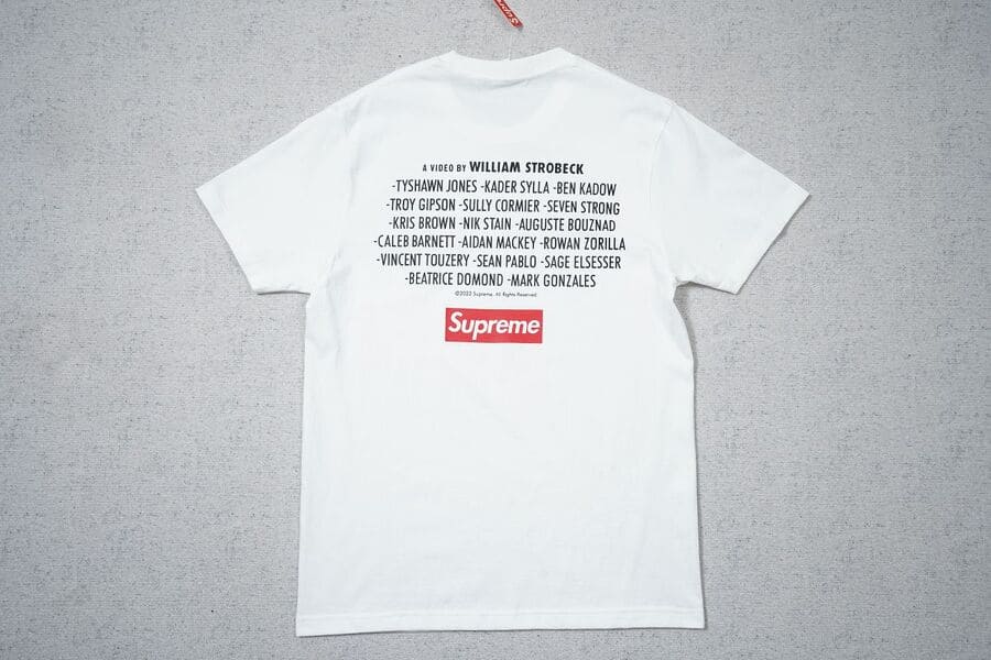 Playera Supreme “Play Dead”