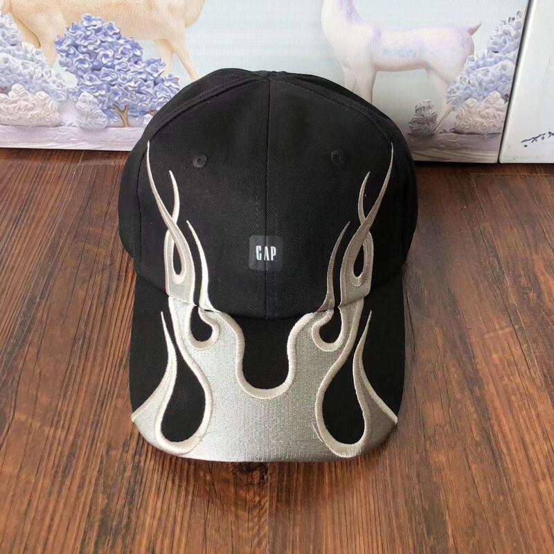Yeezy x Gap Gorra Flame Black