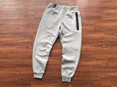 Conjunto Nike Tech Fleece Gris